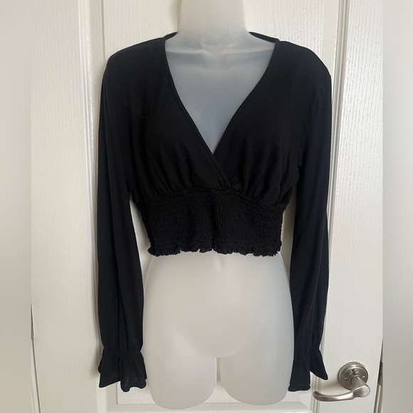 Urban Outfitters Taran Smocked Surplice Black Top - Picture 1 of 5